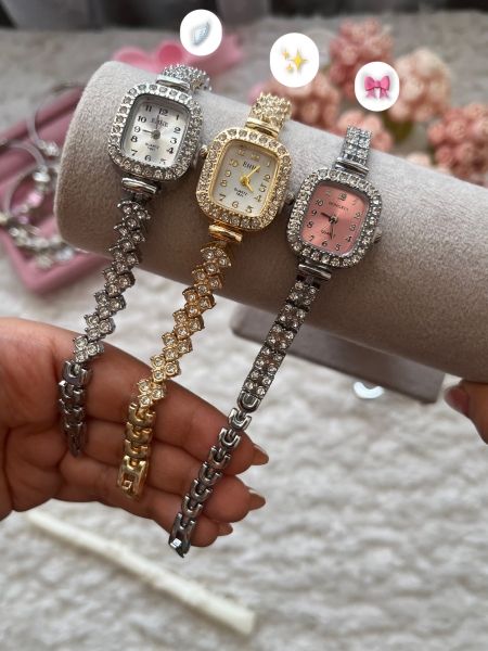 ساعت طرح دلارا