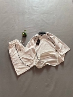 تی شرت و شلوارک و پنبه دونخ گرم بالا