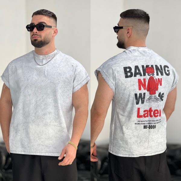وست Bang پشت نوشته قرمز