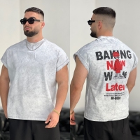 وست Bang پشت نوشته قرمز