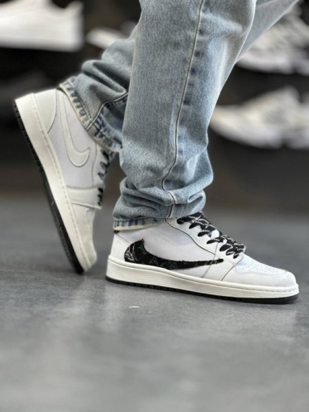 کتانیNIKE Travis سفید مشکی