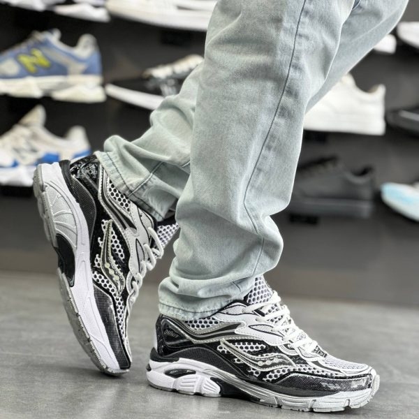 کتانی Saucony سفید مشکی