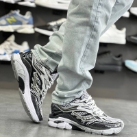 کتانی Saucony سفید مشکی