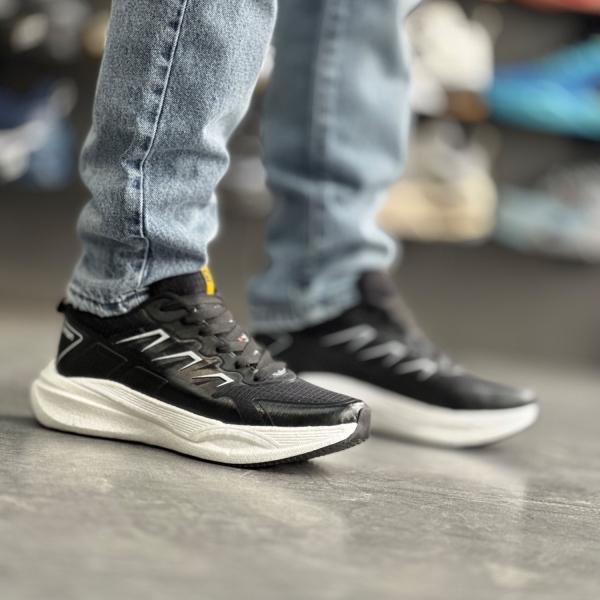 کتانیSAUCONY مشکی سفید