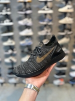 کتانی بافتی NIKE مشکی طلایی