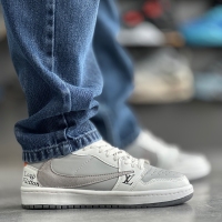 کتانی NIKE LV سفید طوسی