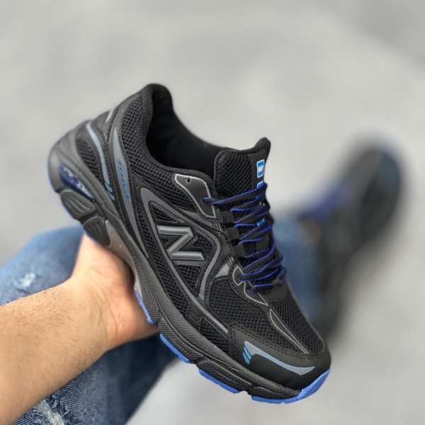 کتانی New balance مشکی کف آبی