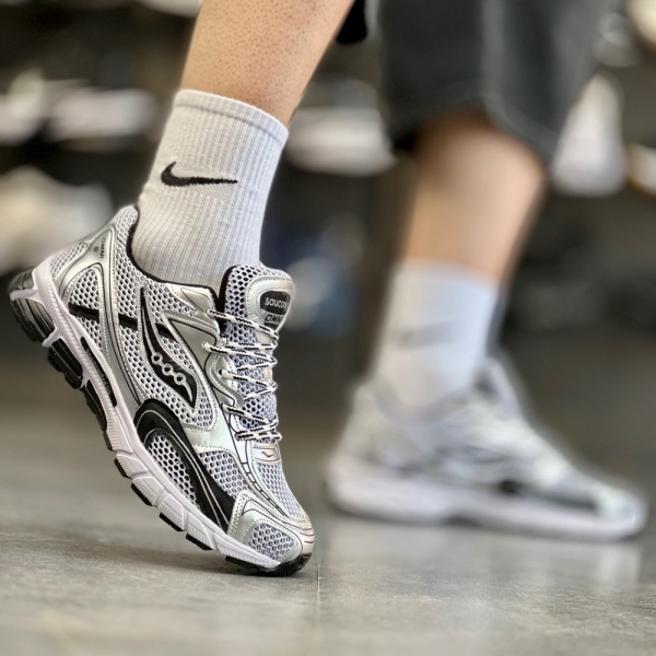 کتانی Saucony طوسی