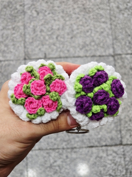 جاکلیدی دسته گل بافتنی