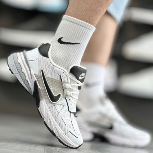 کتانی مردانه V2K سفید مشکی