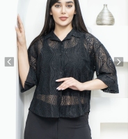 ومیز سوزن دوزی شده