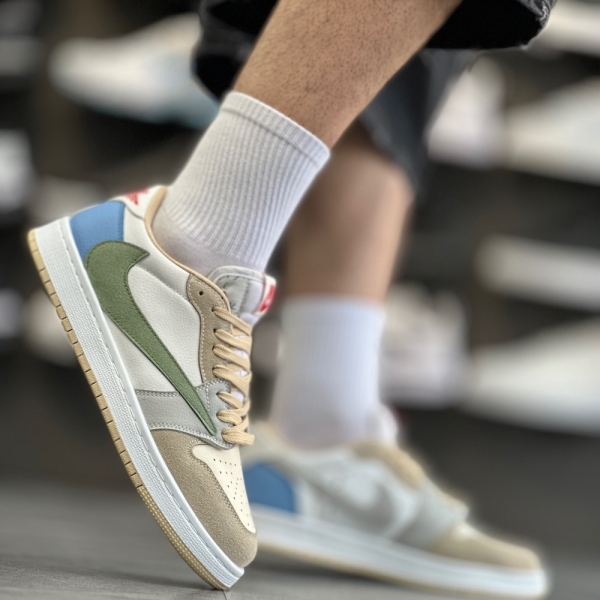 کتانی NIKE Travis کرم سبز