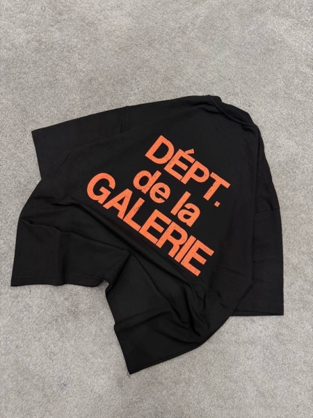 تیشرت آستین کوتاه DEPT DE LA GALERIE مشکی