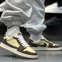 کتانی NIKE JORDAN کرم قهوه ای